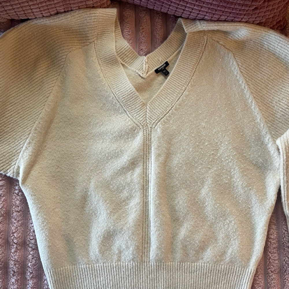 Express Cream V-Neck Pullover Sweater
